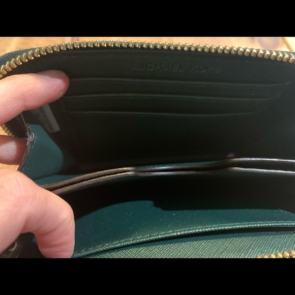 Michael Kors wallet in Dark Green With gold trim - Picture 2 of 3